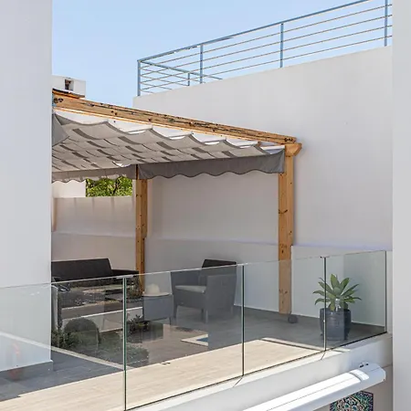 Serena-gorgeous Rural Family & Pool Villa
