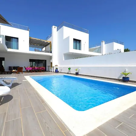 Villa Serena-gorgeous Rural Family & Pool Morenos