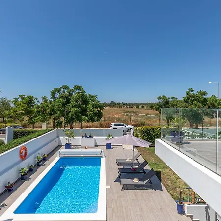 Villa Serena-gorgeous Rural Family & Pool *