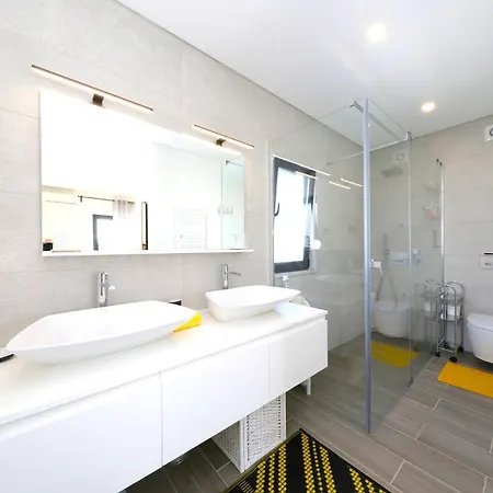 Serena-gorgeous Rural Family & Pool