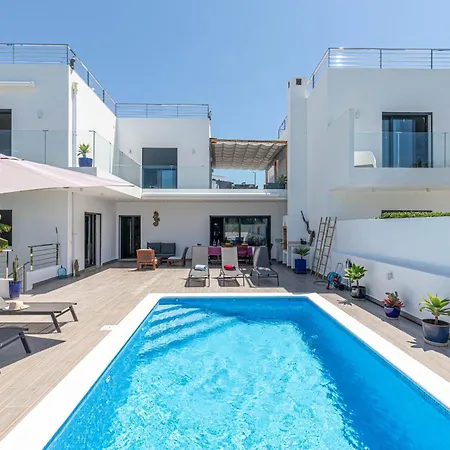 Serena-gorgeous Rural Family & Pool Villa