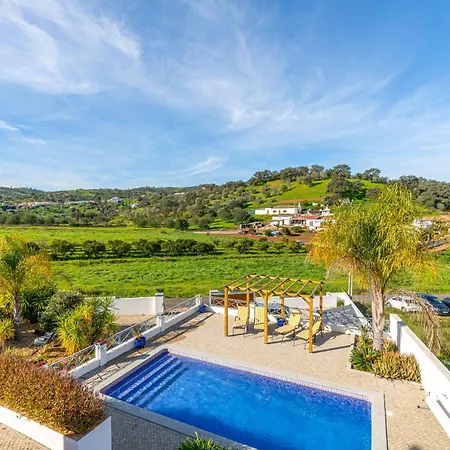 Serena-gorgeous Rural Family & Pool *