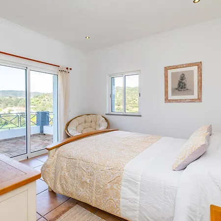 Serena-gorgeous Rural Family & Pool Morenos