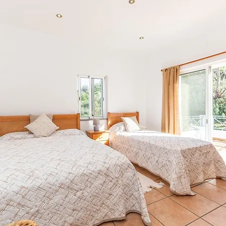 Serena-gorgeous Rural Family & Pool Villa