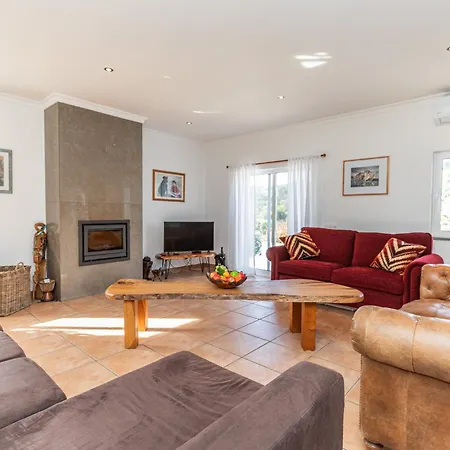 Serena-gorgeous Rural Family & Pool Villa