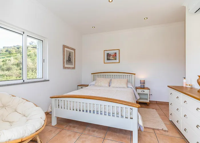 Serena-gorgeous Rural Family & Pool فيلة