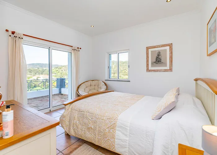 Serena-gorgeous Rural Family & Pool Morenos