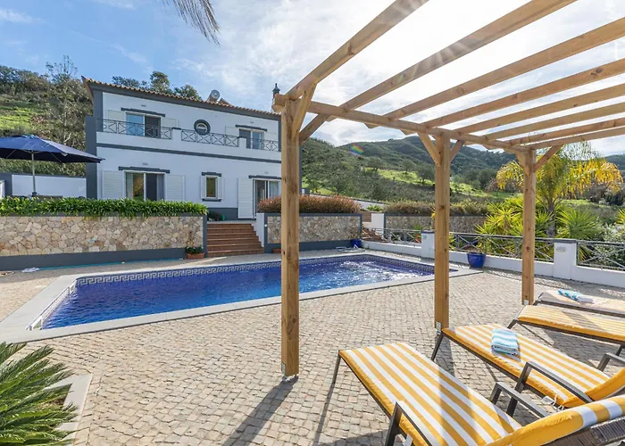 Serena-gorgeous Rural Family & Pool Morenos