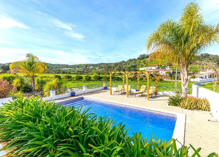 Serena-gorgeous Rural Family & Pool